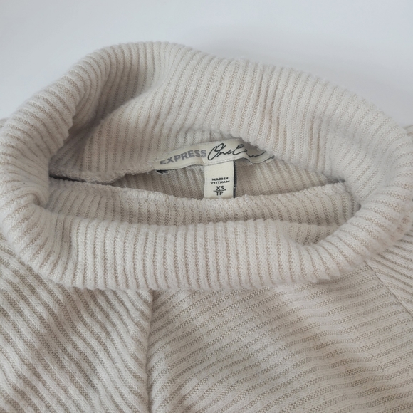 Turtleneck - Picture 5 of 6